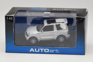 Mitsubishi Pajero SWB Sølv AUTOart 1:43 57113 Metal — billede 4 af 4