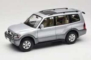 Mitsubishi Pajero V73 Blå YC Model 1:18 241218040102010209 Metal