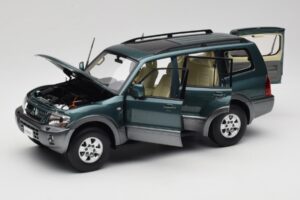Mitsubishi Pajero V73 Grøn YC Model 1:18 241218040101010215 Metal — billede 2 af 8