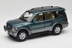 Mitsubishi Pajero V73 Grøn YC Model 1:18 241218040101010215 Metal