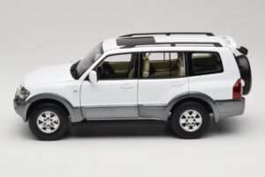 Mitsubishi Pajero V73 Hvid YC Model 1:18 241218040103010206 Metal — billede 4 af 8