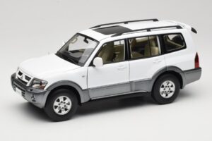 Mitsubishi Pajero V73 Hvid YC Model 1:18 241218040103010206 Metal