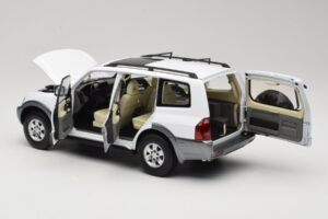Mitsubishi Pajero V73 Hvid YC Model 1:18 241218040103010206 Metal — billede 5 af 8