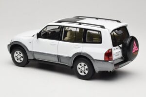Mitsubishi Pajero V73 Hvid YC Model 1:18 241218040103010206 Metal — billede 7 af 8