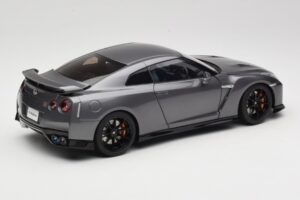 Nissan GT-R R35 Track Edition NISMO Gun Metallic MotorHelix 1:18 M83507 Metal — billede 3 af 8