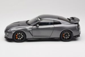 Nissan GT-R R35 Track Edition NISMO Gun Metallic MotorHelix 1:18 M83507 Metal — billede 4 af 8