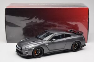 Nissan GT-R R35 Track Edition NISMO Gun Metallic MotorHelix 1:18 M83507 Metal — billede 8 af 8
