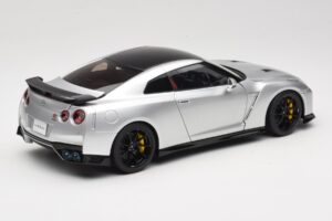 Nissan GT-R R35 Track Edition NISMO T-Spec Ultimate Metal Silver MotorHelix 1:18 M83517 Metal — billede 3 af 8