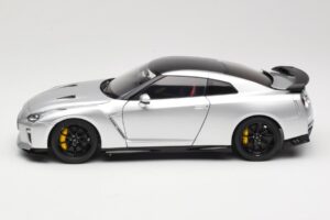 Nissan GT-R R35 Track Edition NISMO T-Spec Ultimate Metal Silver MotorHelix 1:18 M83517 Metal — billede 4 af 8