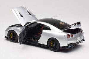 Nissan GT-R R35 Track Edition NISMO T-Spec Ultimate Metal Silver MotorHelix 1:18 M83517 Metal — billede 5 af 8