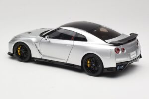 Nissan GT-R R35 Track Edition NISMO T-Spec Ultimate Metal Silver MotorHelix 1:18 M83517 Metal — billede 7 af 8