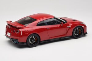 Nissan GT-R R35 Track Edition NISMO Vibrant Red MotorHelix 1:18 M83511 Metal — billede 3 af 8