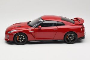 Nissan GT-R R35 Track Edition NISMO Vibrant Red MotorHelix 1:18 M83511 Metal — billede 4 af 8