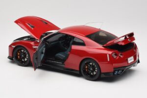 Nissan GT-R R35 Track Edition NISMO Vibrant Red MotorHelix 1:18 M83511 Metal — billede 5 af 8