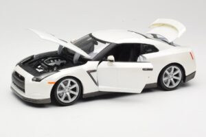 Nissan GT-R R35 Hvid Bburago 1:18 18-12079 Metal — billede 2 af 8