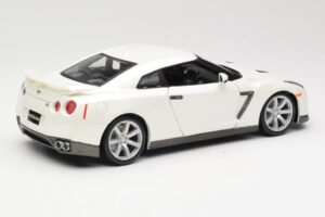 Nissan GT-R R35 Hvid Bburago 1:18 18-12079 Metal — billede 3 af 8