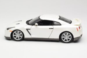 Nissan GT-R R35 Hvid Bburago 1:18 18-12079 Metal — billede 4 af 8