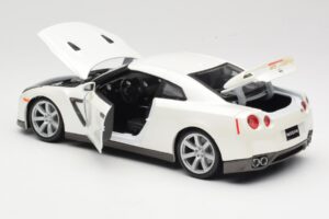 Nissan GT-R R35 Hvid Bburago 1:18 18-12079 Metal — billede 5 af 8