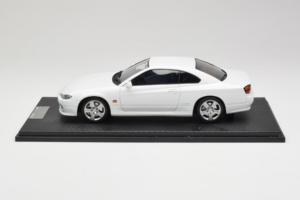 Nissan Silvia S15 Spec-S Hvid Cracked Plexi One Model 1:18 REMC034 Metal