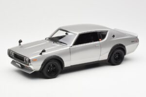 Nissan Skyline 2000 GT-R KPGC110 Sølv Kyosho 1:18 08255S Metal