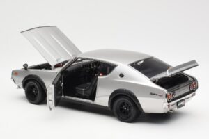 Nissan Skyline 2000 GT-R KPGC110 Sølv Kyosho 1:18 08255S Metal — billede 5 af 8