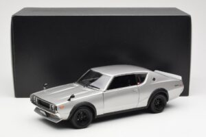 Nissan Skyline 2000 GT-R KPGC110 Sølv Kyosho 1:18 08255S Metal — billede 8 af 8