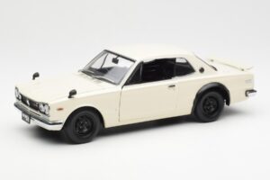 Nissan Skyline 2000 GT-R KPGC110 Hvid Kyosho 1:18 08127W Metal