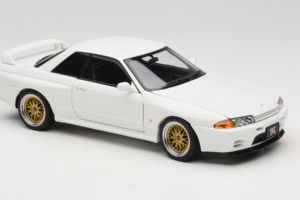 Nissan Skyline GT-R R32 V-Spec II Tuned Crystal White AUTOart 1:18 77416 Metal — billede 6 af 8