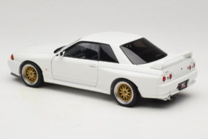 Nissan Skyline GT-R R32 V-Spec II Tuned Crystal White AUTOart 1:18 77416 Metal — billede 7 af 8