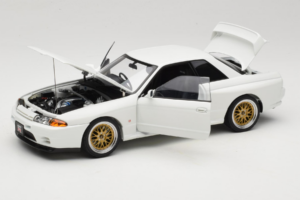 Nissan Skyline GT-R R32 V-Spec II Tuned Crystal White AUTOart 1:18 77416 Metal — billede 2 af 8