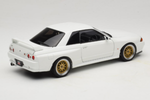 Nissan Skyline GT-R R32 V-Spec II Tuned Crystal White AUTOart 1:18 77416 Metal — billede 3 af 8