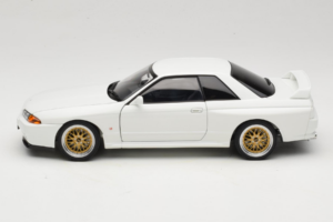 Nissan Skyline GT-R R32 V-Spec II Tuned Crystal White AUTOart 1:18 77416 Metal — billede 4 af 8