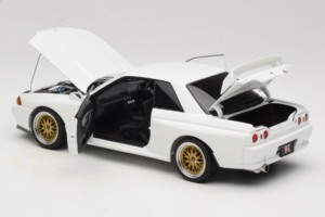 Nissan Skyline GT-R R32 V-Spec II Tuned Crystal White AUTOart 1:18 77416 Metal — billede 5 af 8