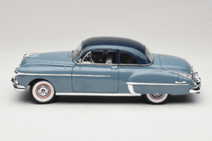 Oldsmobile 88 Blå Grease Auto World 1:18 AWSS103/06 Metal — billede 4 af 8