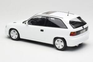 Opel Astra F GSi Blanc Casablanca Norev 1:18 183673 Metal — billede 5 af 6
