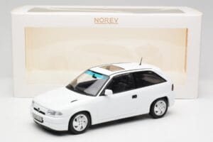 Opel Astra F GSi Blanc Casablanca Norev 1:18 183673 Metal — billede 6 af 6