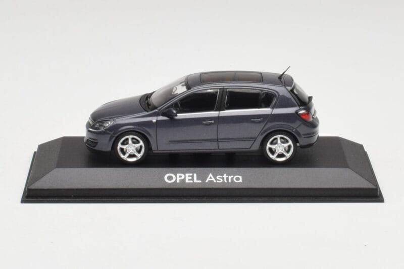 Opel Astra H Mørkeblå Minichamps 1:43 B24910027-A1 Metal