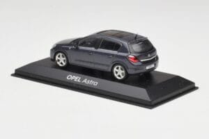 Opel Astra H Grå Minichamps 1:43 B24910027A Metal — billede 3 af 4