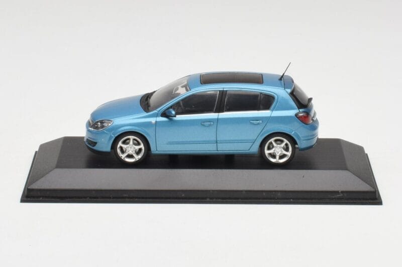 Opel Astra H Lyseblå Minichamps 1:43 400043001 Metal