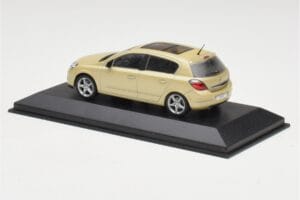Opel Astra H Gul Metallic Minichamps 1:43 403043003 Metal — billede 3 af 4