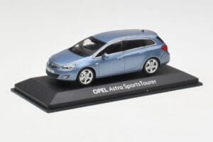 Opel Astra J Sports Tourer Blue Metallic Minichamps 1:43 400049012 Metal — billede 2 af 4