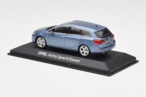 Opel Astra J Sports Tourer Blue Metallic Minichamps 1:43 400049012 Metal — billede 3 af 4