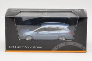 Opel Astra J Sports Tourer Blue Metallic Minichamps 1:43 400049012 Metal — billede 4 af 4