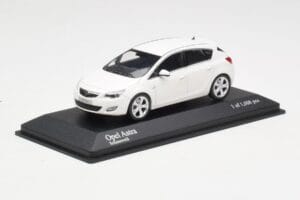 Opel Astra J Hvid Minichamps 1:43 400049001 Metal — billede 2 af 4