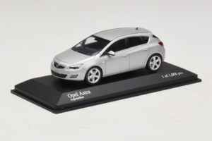 Opel Astra J Sølv Minichamps 1:43 400049000 Metal — billede 2 af 4