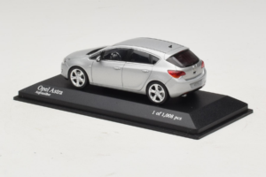 Opel Astra J Sølv Minichamps 1:43 400049000 Metal — billede 3 af 4