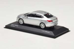 Opel Astra J Sølv Minichamps 1:43 410042000 Metal — billede 3 af 5
