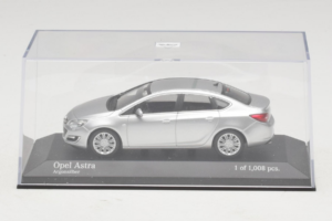 Opel Astra J Sølv Minichamps 1:43 410042000 Metal — billede 4 af 5