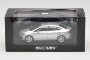 Opel Astra J Sølv Minichamps 1:43 410042000 Metal — billede 5 af 5