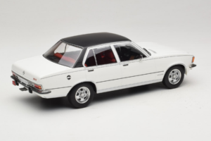 Opel Commodore B Hvid MCG 1:18 MCG18564 Metal — billede 2 af 6